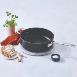 Le Creuset - Hapjespan met extra handvat 26 cm