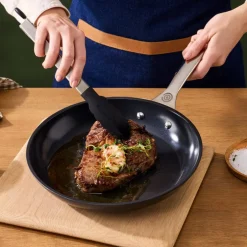 Le Creuset - Koekenpan Essential Non-Stick 28 cm