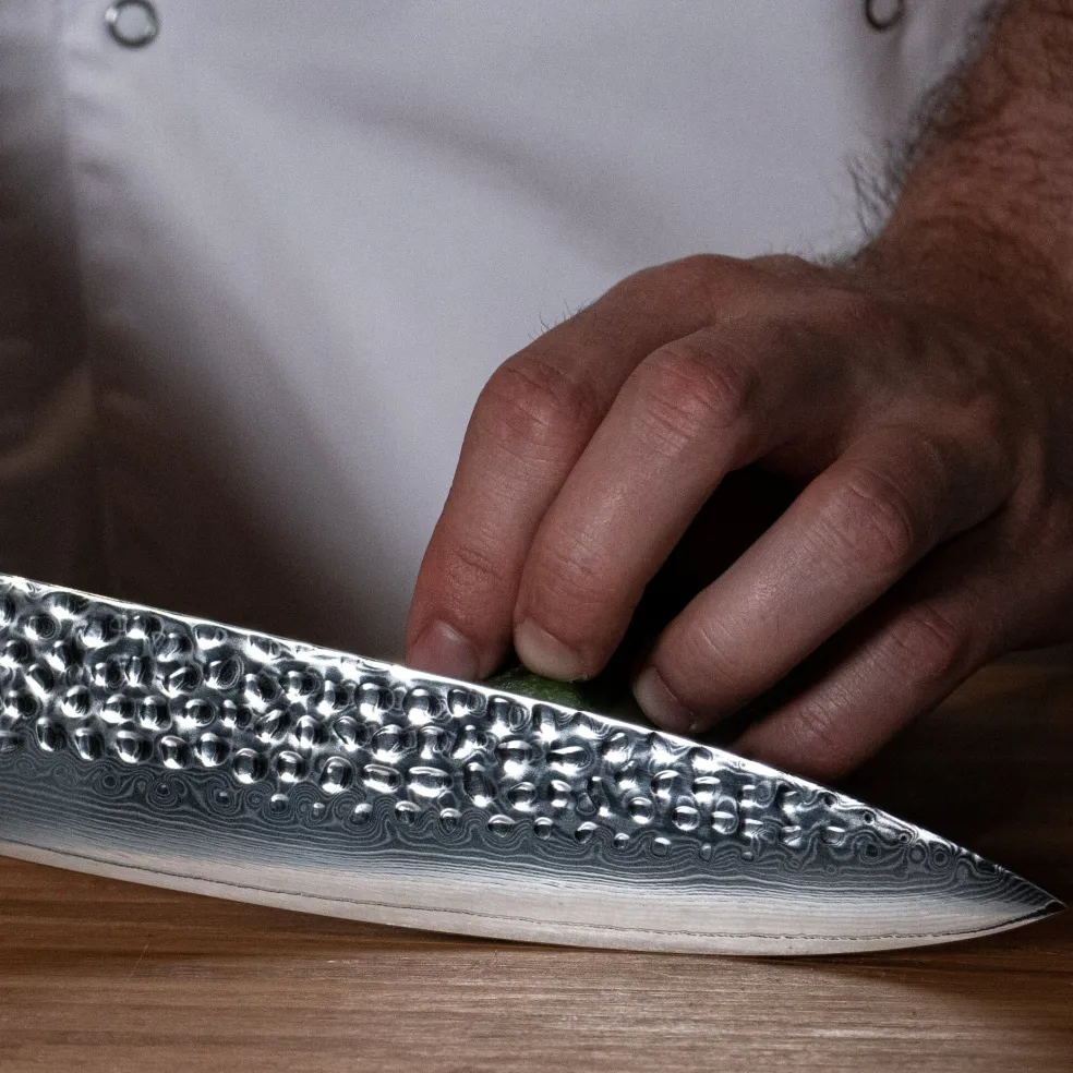 Shinrai Knives - Hammered Damast BR 5-delige Messenset + Magnetisch Messenblok Scalae - Acacia